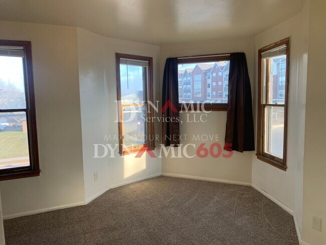 Building Photo - 1BR/1BA Apartment in Multi-Family Unit