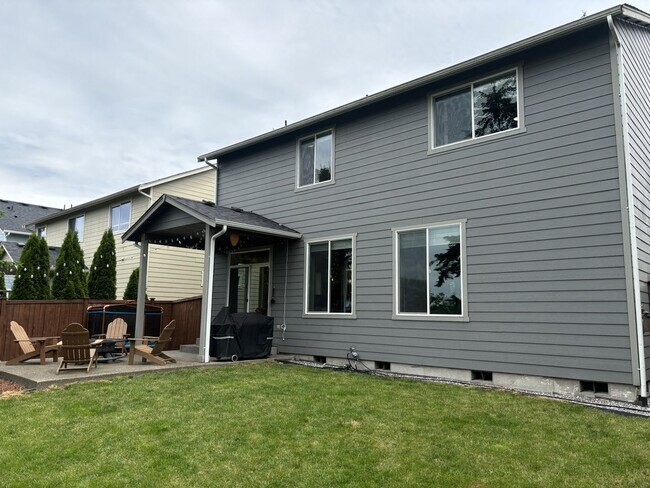 Building Photo - Stunning 4 Bed Yelm Home with Vaulted Ceilings & Modern Amenities!