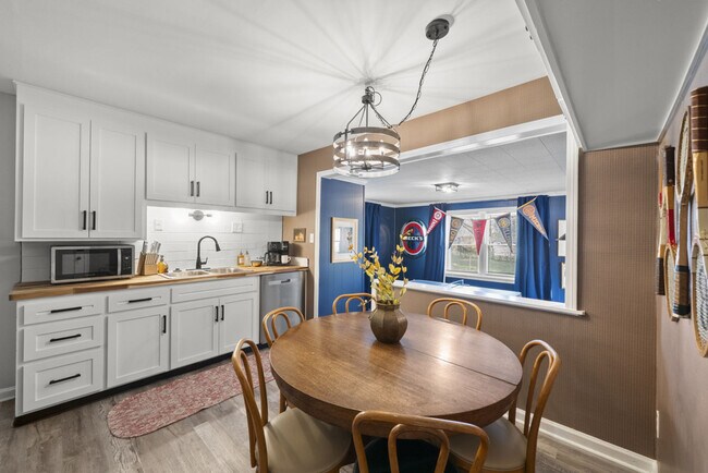 Building Photo - 1710 Hess Blvd