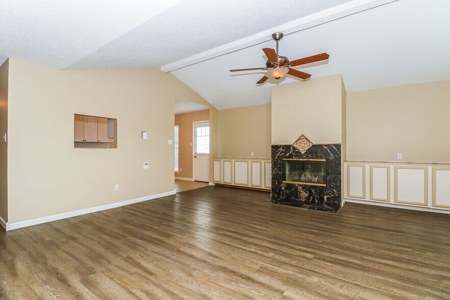 Building Photo - 8145 Waterside Trail