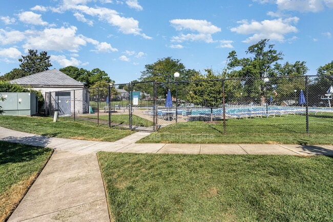 Building Photo - 3342 S Wakefield St