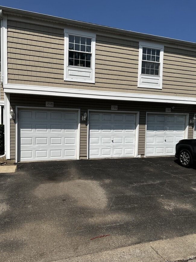 Building Photo - 1320 Alpine Ct