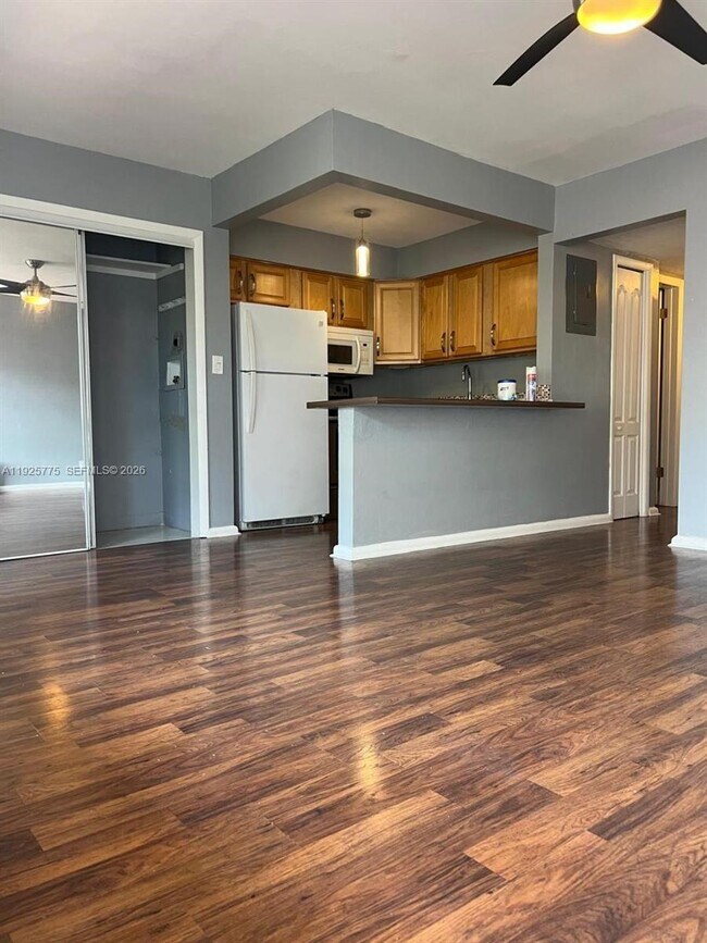 Building Photo - 4050 NE 12th Terrace