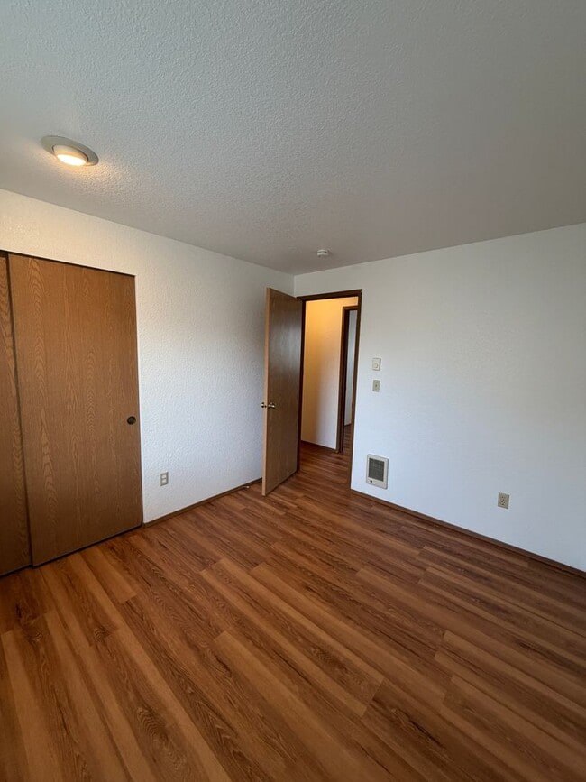 Building Photo - 1474 Diamond Rd SE