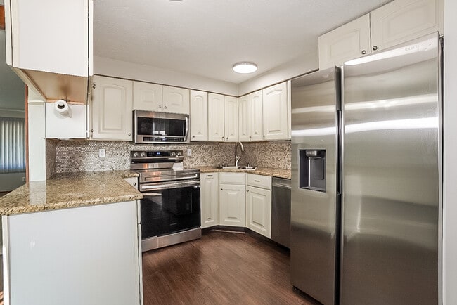 Building Photo - 8975 Cambridge Dr