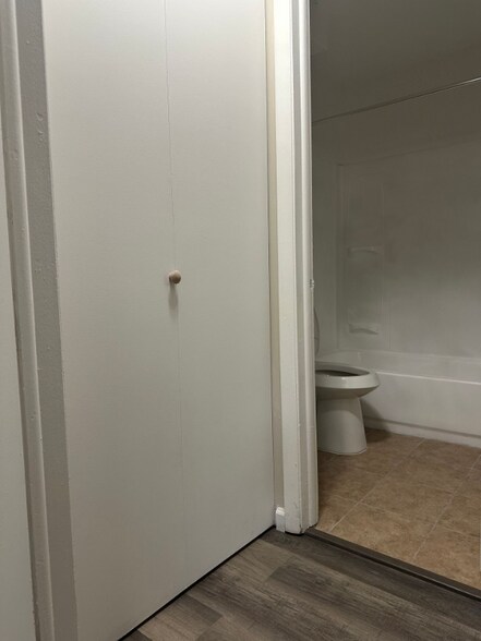 Building Photo - 516 Massillon Rd