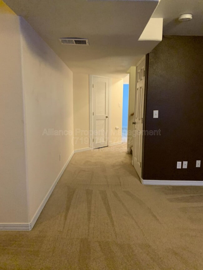 Building Photo - 212 Oxbow Dr