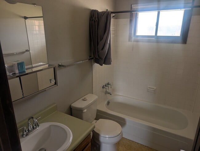 Primary Photo - 330 E 9th St