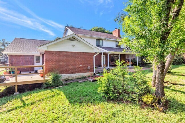 Building Photo - 10903 Chateau Hill