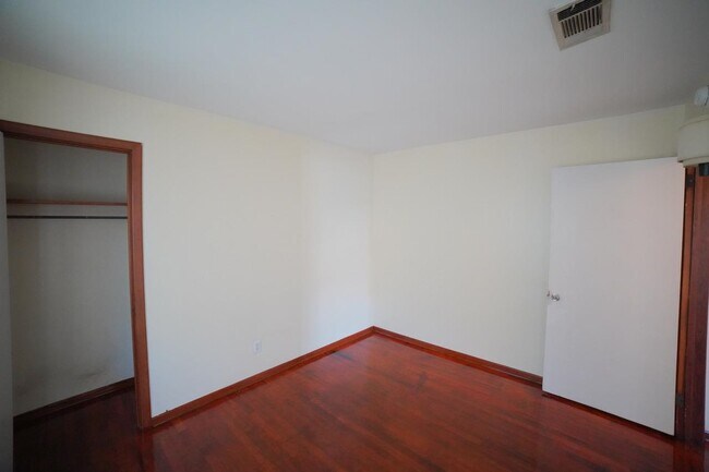 Building Photo - 231 Gaile Ave