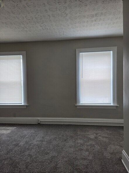Building Photo - 800 E Whittier St