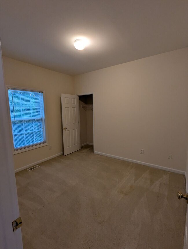 Building Photo - Spacious 4-Bedroom, 3-Bath Home in Parkside!