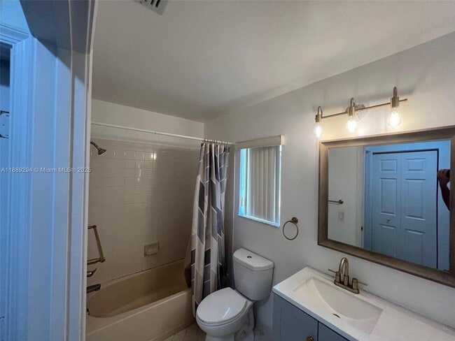 Building Photo - 894 Phoenix Way