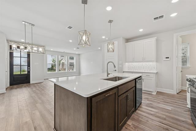 Building Photo - 4800 Maxwell Dr