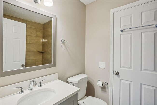 Building Photo - Great 3+2+ Loft in Germantown!