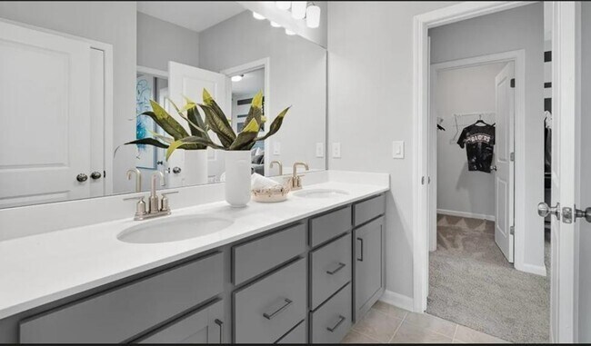 Building Photo - 8680 Shipton Cir