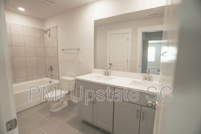 Building Photo - 35 Galley Ln