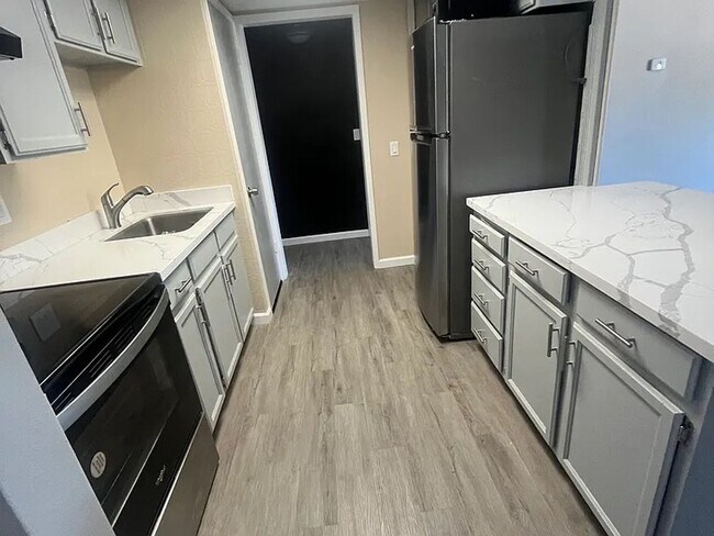 Building Photo - Private 2 Bedroom ADU with Fenced Yard