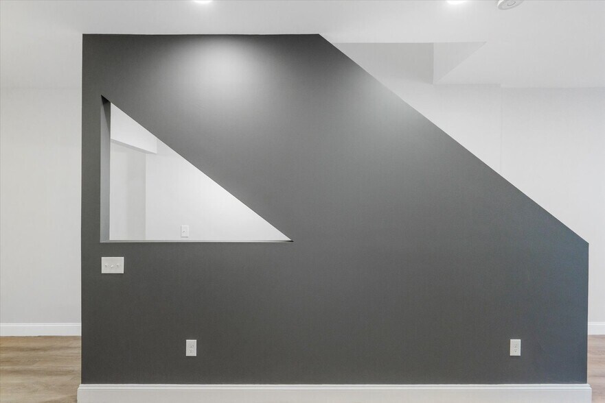 Building Photo - 1415 E Lanvale St