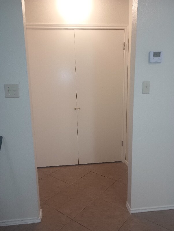 Building Photo - 915 Lexington Cir