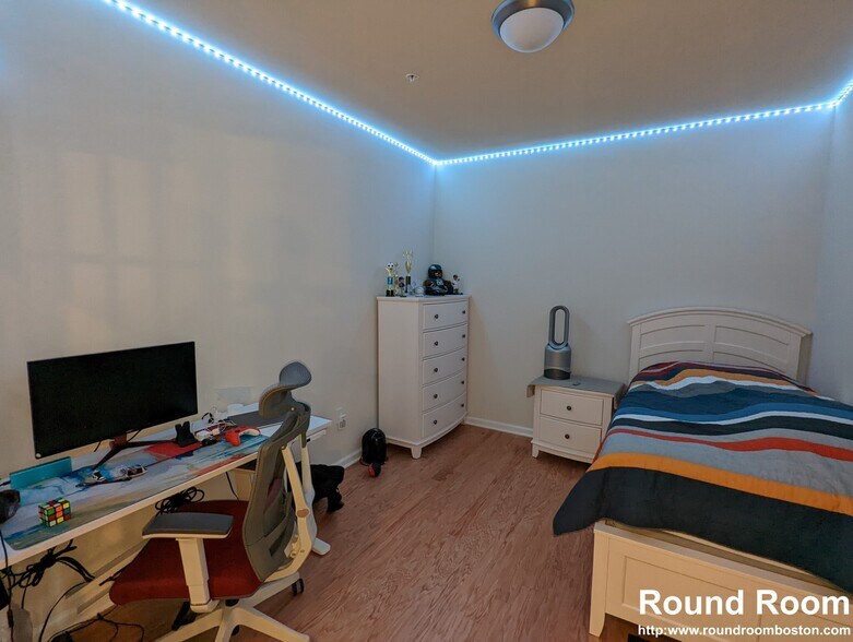 Building Photo - 120 University