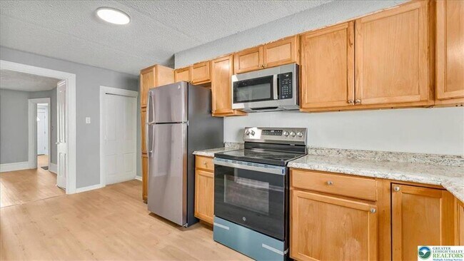 Building Photo - 841 Jackson St
