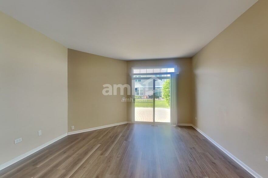 Building Photo - 1437 White Pine Ln