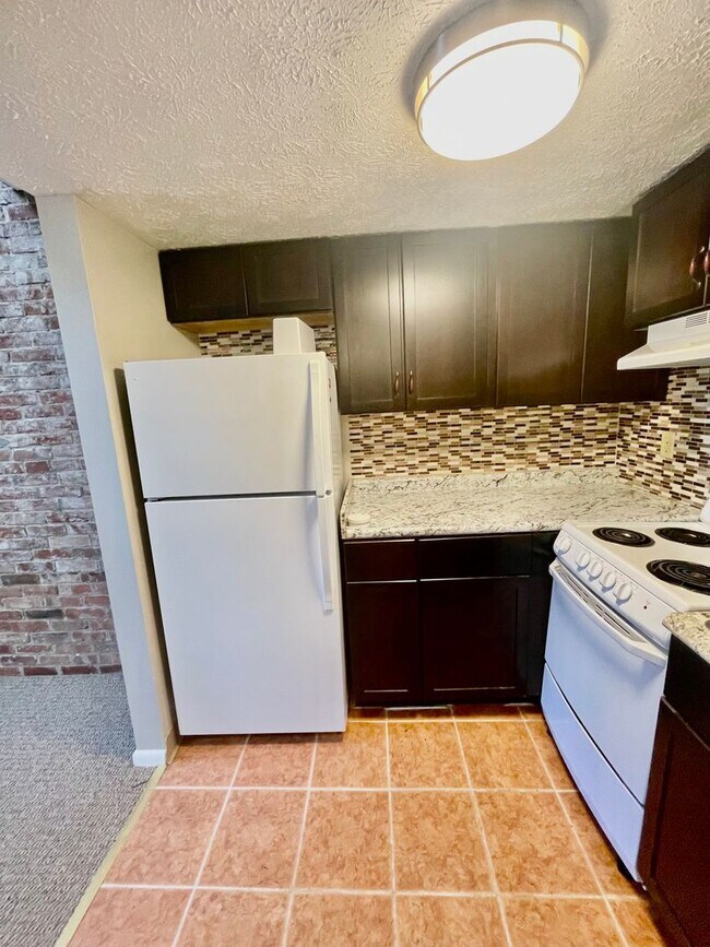 Building Photo - 332 Lehigh Avenue (Full Service)