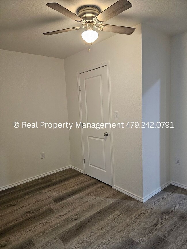 Building Photo - 407 Hemlock St