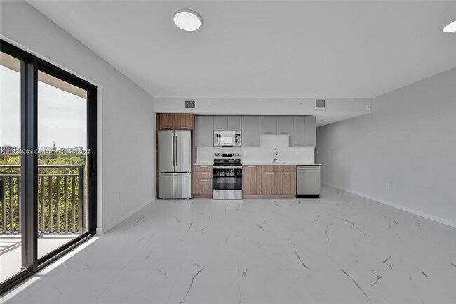 Building Photo - 840 NE 130th St