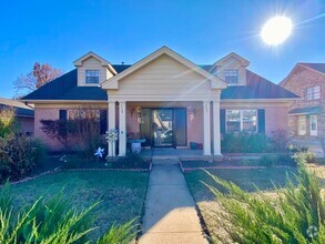 Building Photo - Newly Remodeled 3 Bed 2 Bath Gem in Prime ...