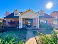 Building Photo - Newly Remodeled 3 Bed 2 Bath Gem in Prime ...