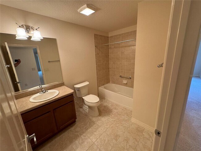 Building Photo - 2238 Southwood Dr