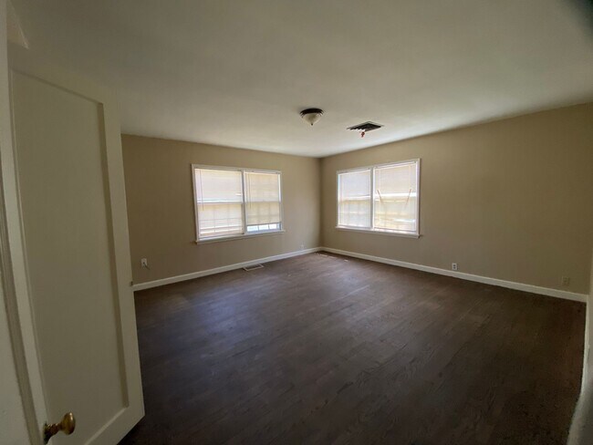 Building Photo - Spacious, remodeled 4 Bed, 2 Bath Home in ...
