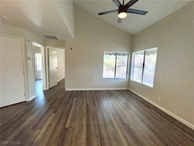 Building Photo - 480 Elm Dr