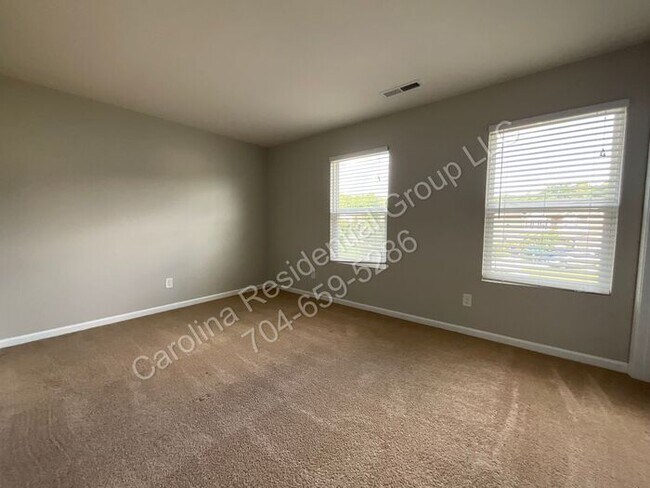 Building Photo - 9143 Magnolia Lily Ave
