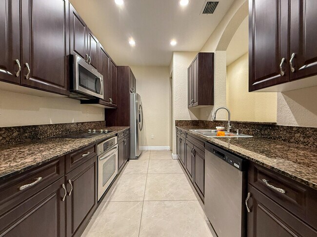 Building Photo - 6966 Julia Gardens Dr