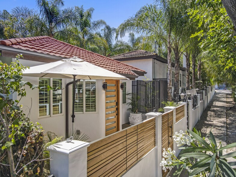 Building Photo - 4230 Van Nuys Blvd