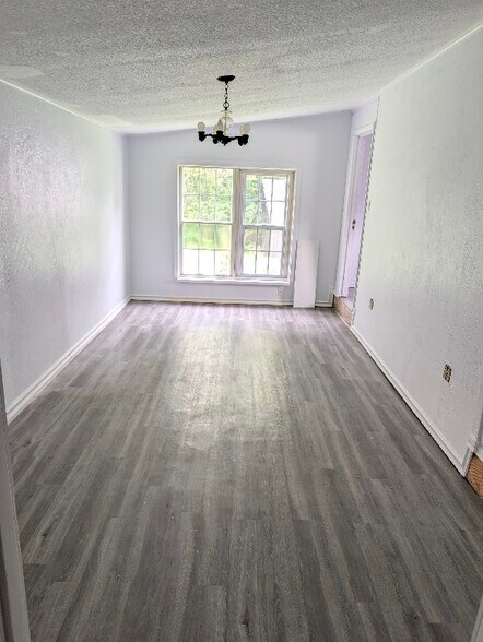 Building Photo - 2556 Niagara St