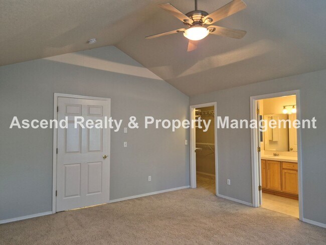 Building Photo - **Move In Special**Beaverton Convenience with Central AC & Attached Garage  Minutes to MAX, Costc...