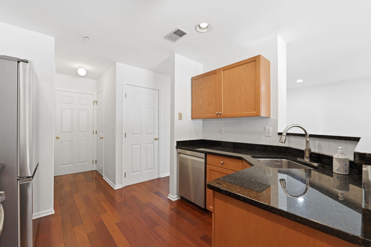 Building Photo - 402 Dalton Ct