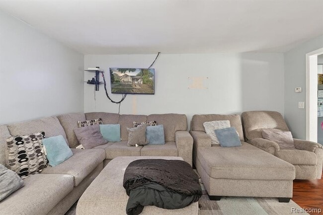 Building Photo - 5315 Edgewood St