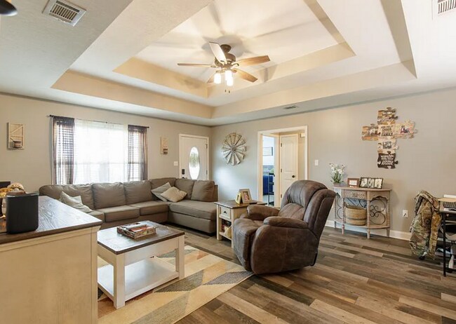 Building Photo - Valdosta Comfort: 3BR Home with Fenced Yard & Pet-Friendly!