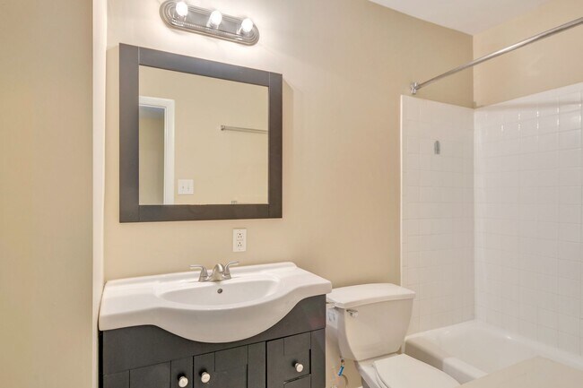 Building Photo - 2716 Gatewood Cir