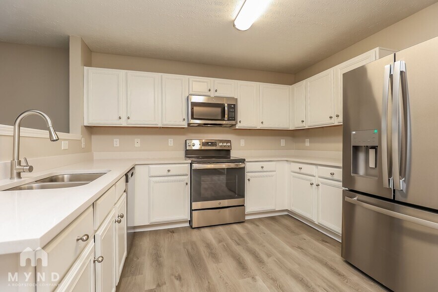 Building Photo - 2838 Creekbend Dr