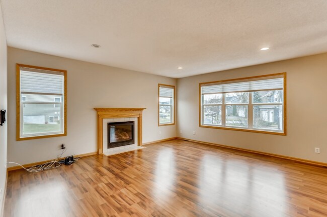 Building Photo - 7586 Inland Ln N