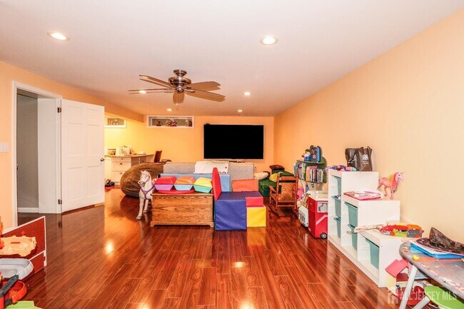 Building Photo - 71 Woodbridge Ave