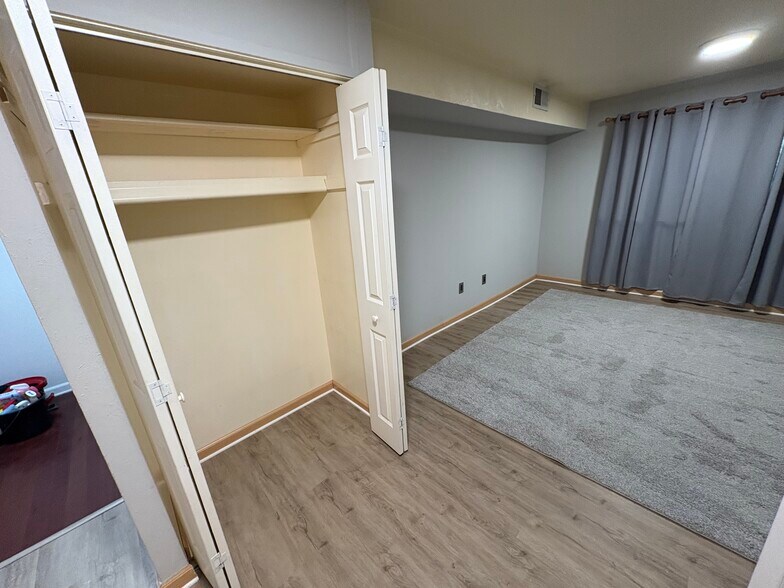 Building Photo - 109 Painters Xing