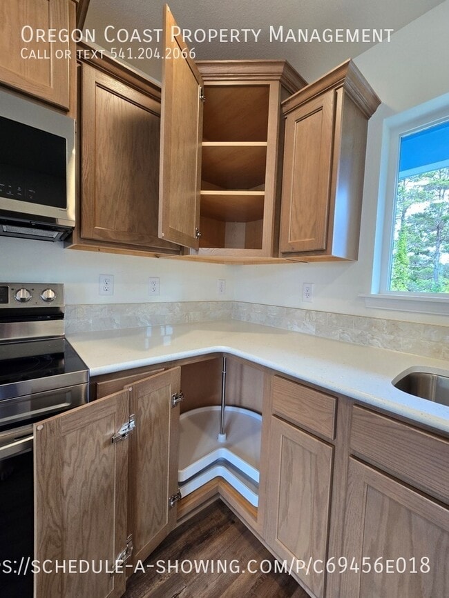 Building Photo - 4822 SW 48th Ct
