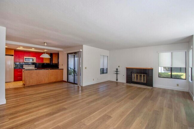 Building Photo - 534 Via De La Valle